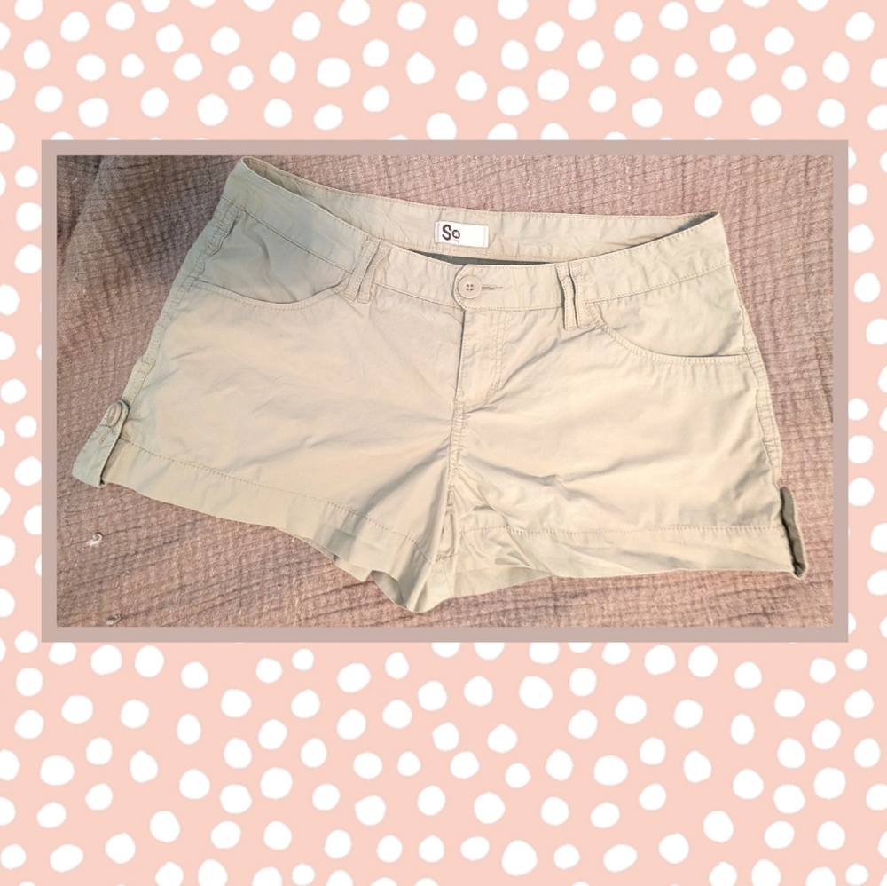 SO Women's Light Tan Cargo Shorts